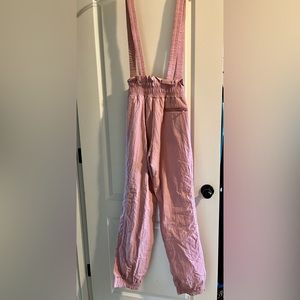Slalom pink vintage women’s ski pants with removable suspenders.
